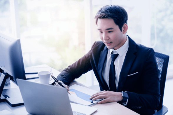 fxsg financial transparency man laptop